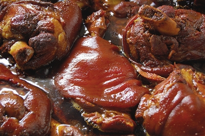 记者 杨清悦    说起金山区枫泾古镇的知名特色美食,最著名的就是